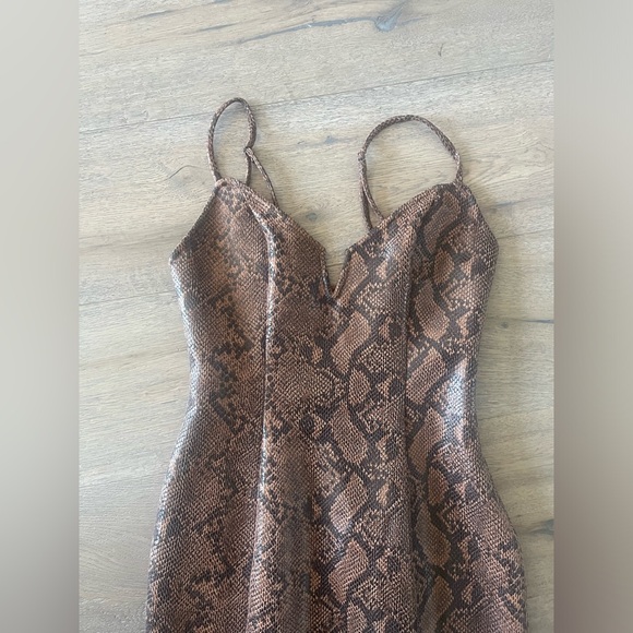 ASTR THE LABEL Come Slither Cocoa Python Snakeskin Faux Leather Mini Dress - Picture 6 of 11